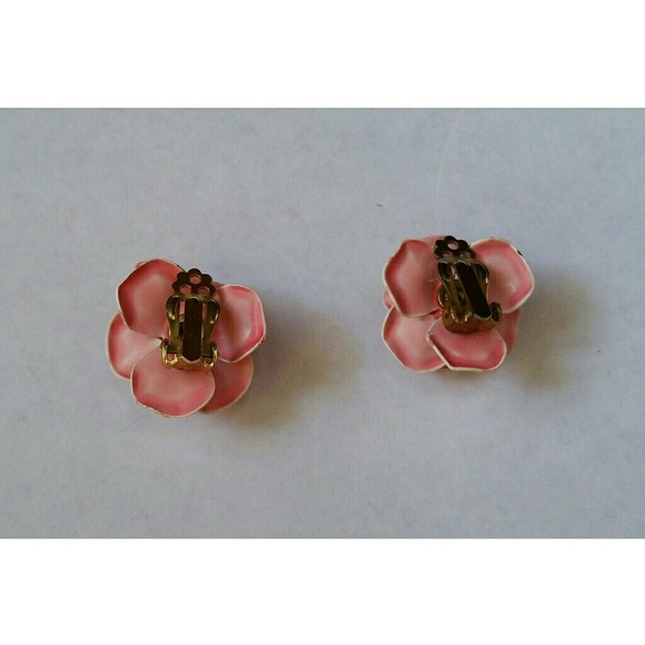 HTF Vintage Vendome 3D flower clip on earrings - Picture 5 of 6